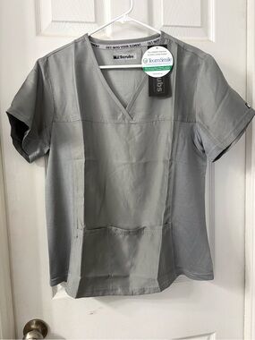 Ti Scrubs Men's or Women’s V-Neck Scrub Top in Light Gray and pants set